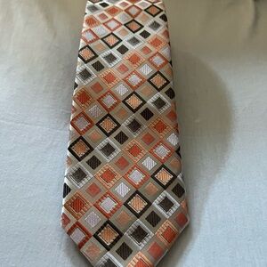 Elegant Diamond Pattern Tie in Orange and Brown